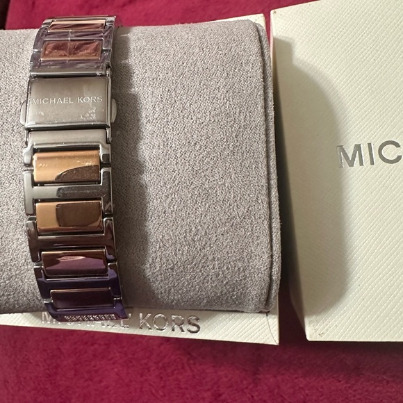 MICHAEL KORS PORTIA Brand New ROSE GOLD & SILVER STEEL PAVE WOMEN'S WATCH - Picture 9 of 10